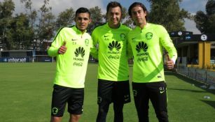 Marchesín, Jiménez y Paredes posan en Coapa previo al C2017