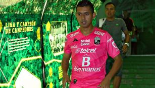 Elías Hernández ingresa al campo en juego de Léon