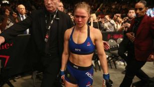 Rousey camina fuera del octágono tras perder con Nunes