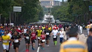 Corredores participan en el Maratón de la Ciudad de México
