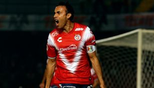 Leobardo López festeja el gol frente a Querétaro
