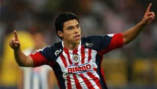 Gonzalo Pineda celebra un gol con Chivas en 2009