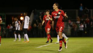 Chicharito festeja un gol con Bayer Leverkusen en la Florida Cup