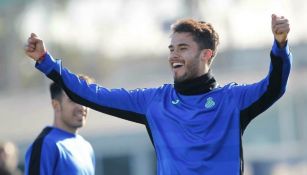 Diego Reyes, sonríe durante un entrenamiento con el Espanyol