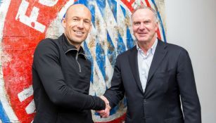 Robben y Rummenigge en las instalaciones del Bayern