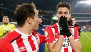 Moreno y Guardado, al finalizar el partido del PSV frente al Heerenveen