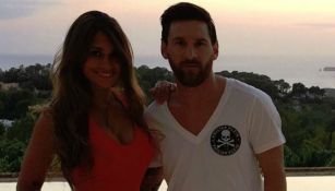 Messi y Antonella posan en una foto
