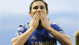 Lampard manda un beso tras anotar con el Chelsea