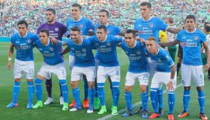 Jugadores de Cruz Azul posan en una foto previo al partido contra Santos