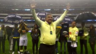 Zelada recibe reconocimiento como el mejor portero del América