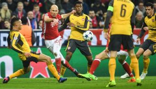 Arjen Robben tira para marcar golazo contra Arsenal