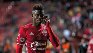 Avilés Hurtado se lamenta en el partido entre Xolos y Necaxa