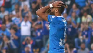 Velázquez se lamenta durante el partido de La Máquina