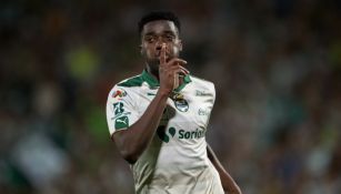 Djaniny Tavares celebra su gol frente a Necaxa