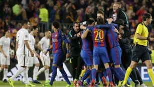 Jugadores del Barcelona festejan tras la remontada