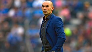 Jémez observa el rendimiento de Cruz Azul en un duelo del C2017