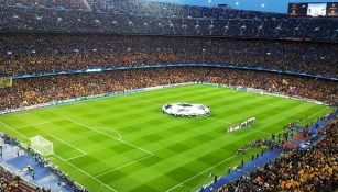 Panorámica del Camp Nou antes de un juego de Champions