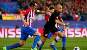 CH7 pelea un balón frente a Diego Godín