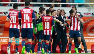 Pulido y el Rebaño celebran el primer tanto de las Chivas