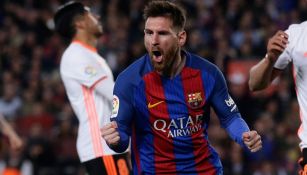 Lionel Messi festeja una de sus anotaciones contra el Valencia