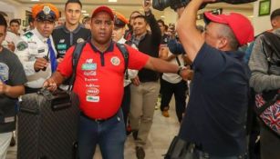 Cristian Williams, jefe de prensa de la selección de Costa Rica a su llegada al AICM