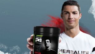 Cristiano Ronaldo muestra el CR7 Drive