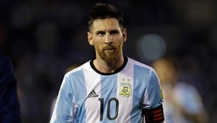 Messi sale pensativo del duelo de Eliminatoria contra Chile 