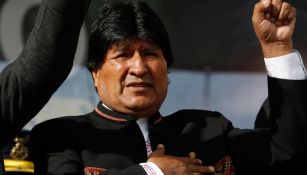 Evo Morales entona el himno nacional de Bolivia