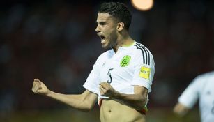 Diego Reyes festeja su gol contra Trinidad y Tobago