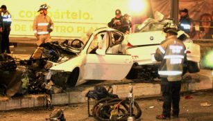 El vehículo completamente destrozado sobre Paseo de la Reforma