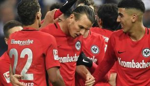 Los jugadores del Eintracht de Frankfurt celebran una anotación