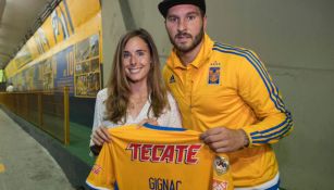 Gignac, acompañado por Alizé Cornet en el Volcán