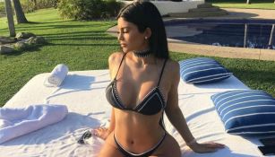 Kylie Jenner posa en bikini en una playa 