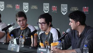 Jirall y Seiya, en conferencia de prensa junto al caster Skyshock