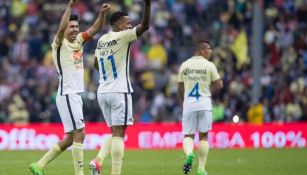 Oribe y compañía celebran el gol contra Necaxa