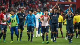 Los jugadores de Cruz Azul agradecen al público que los siguió en Toluca