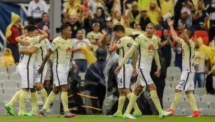 Los jugadores del América celebran el triunfo frente al Querétaro