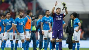 Los jugadores de Cruz Azul agradecen a su afición tras un partido