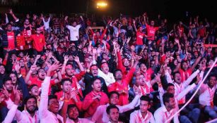 Aficionados del Man Utd disfrutan de un partido en una Fan Zone