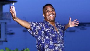 Cuba Gooding Sr. luce feliz en una fotografía de 1999