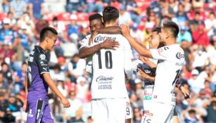 Jugadores de Jaguares celebran un gol frente a Querétaro