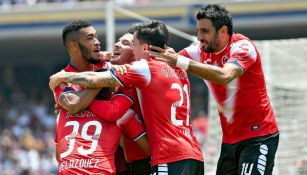 Hinestroza, Reyna y Pellerano celebran un gol de Veracruz