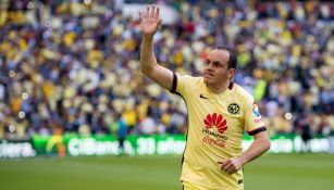 Cuauhtémoc Blanco se despide del público del Azteca durante el homenaje que le realizaron en 2016