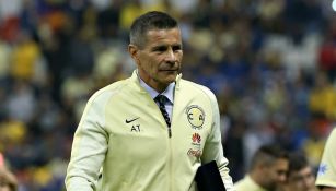 Alfredo Tena recibe un reconocimiento en el Centenario del América