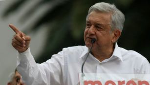 López Obrador, habla durante un evento político de Morena