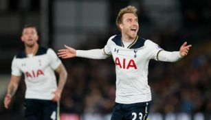 Eriksen festeja un tanto frente al Crystal Palace