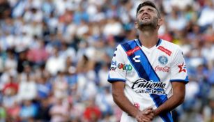 Navarro se lamenta durante un partido del Puebla