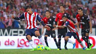 Ángel Zaldívar cobra un penalti en un Clásico Tapatío