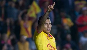 Raúl Ruidíaz festeja tras marcar un gol con Morelia