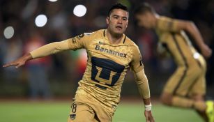 Pablo Barrera celebra una anotación con Pumas